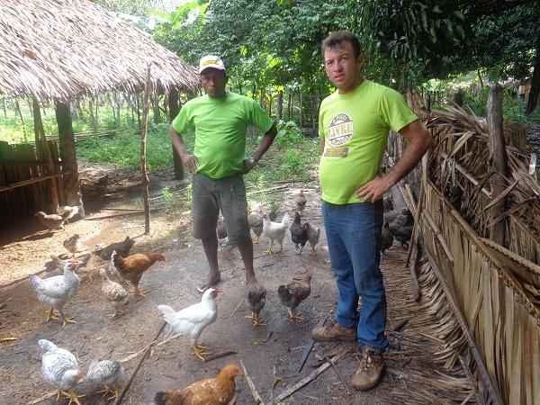 Secretário de Agricultura acompanha projeto de criação de galinhas - Imagem 4