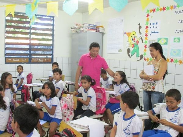 Manin Geronço, Raimundo do PT e Secretário de Obras fazem vistoria em Escola Municipal para inicio de obras - Imagem 7