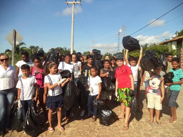 Secretária de Saúde em parceria com as escolas na prevenção contra dengue no Buriti do Castelo - Imagem 1