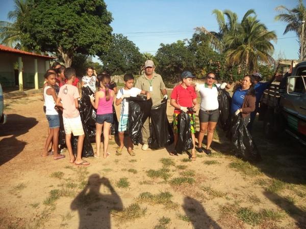 Secretária de Saúde em parceria com as escolas na prevenção contra dengue no Buriti do Castelo - Imagem 12
