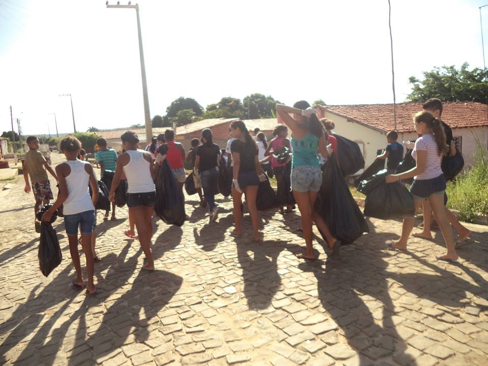 Secretária de Saúde em parceria com as escolas na prevenção contra dengue no Buriti do Castelo