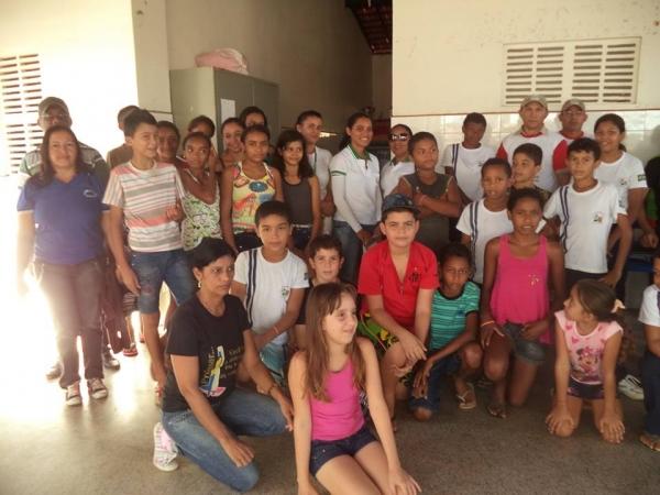 Secretária de Saúde em parceria com as escolas na prevenção contra dengue no Buriti do Castelo - Imagem 11