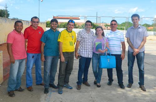 Secretário de Educação comunica o início da construção e cobertura de quadras de esportes