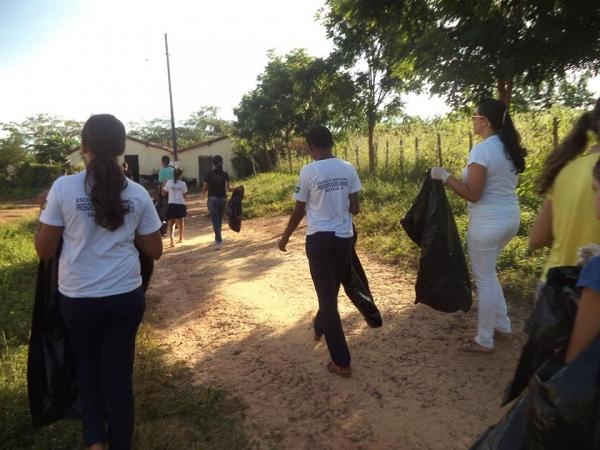 Secretária de Saúde em parceria com as escolas na prevenção contra dengue no Buriti do Castelo - Imagem 14