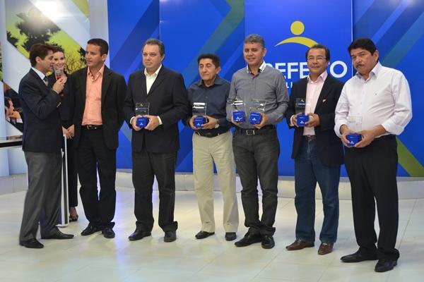  Paulo Martins vence o prêmio ‘Prefeito Realizador’, disputado por 80 municípios