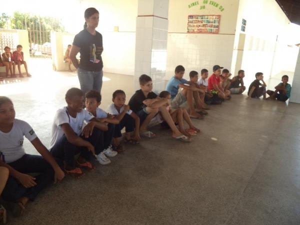 Secretária de Saúde em parceria com as escolas na prevenção contra dengue no Buriti do Castelo - Imagem 9