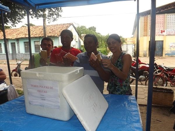 Vice-prefeito Raimundo do PT e Primeira dama Clarissa Lira, visitaram a Feira Livre - Imagem 2