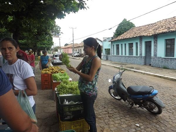 Vice-prefeito Raimundo do PT e Primeira dama Clarissa Lira, visitaram a Feira Livre - Imagem 6