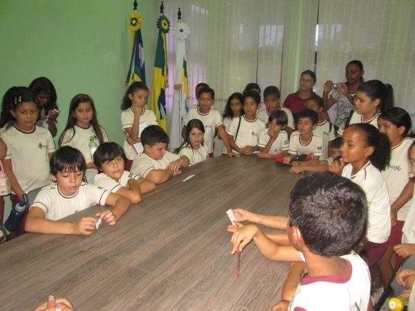 Prefeito Walfredo Filho recebe alunos para falar sobre Administração Municipal - Imagem 2