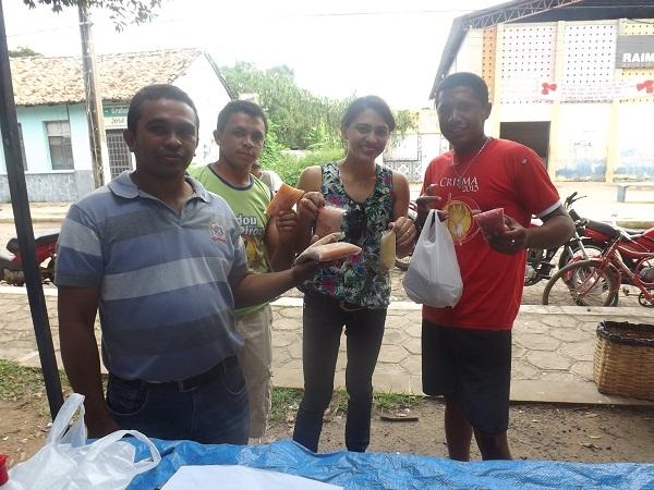 Vice-prefeito Raimundo do PT e Primeira dama Clarissa Lira, visitaram a Feira Livre - Imagem 4