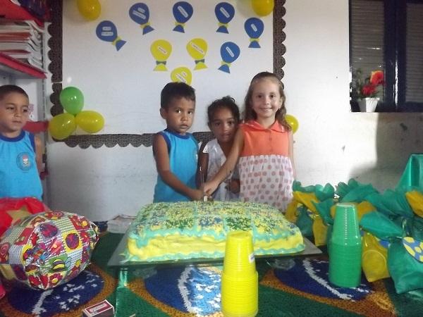 Creche Pequeno Polegar realiza festa de aniversário para as crianças - Imagem 7