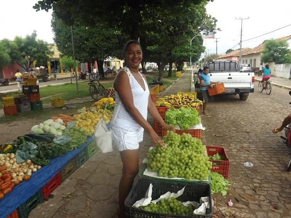 Vice-prefeito Raimundo do PT e Primeira dama Clarissa Lira, visitaram a Feira Livre - Imagem 5
