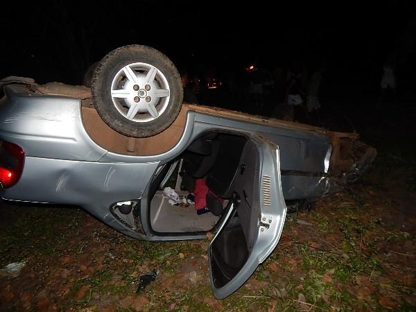 Populares afirmam que foi encontrado um litro de Bebida Alcoólica dentro do carro  - Imagem 1