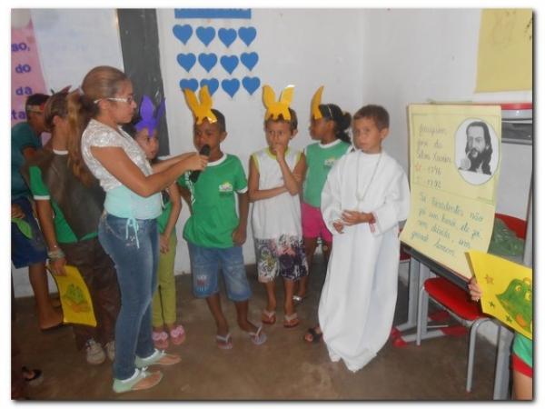 Escola Municipal Tia Nenen Brito comemora Dia do Índio, dia de Tiradentes, dia do Livro e a Páscoa - Imagem 43