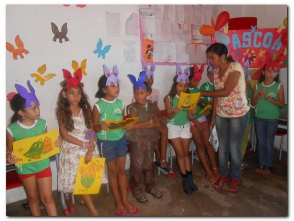 Escola Municipal Tia Nenen Brito comemora Dia do Índio, dia de Tiradentes, dia do Livro e a Páscoa - Imagem 32