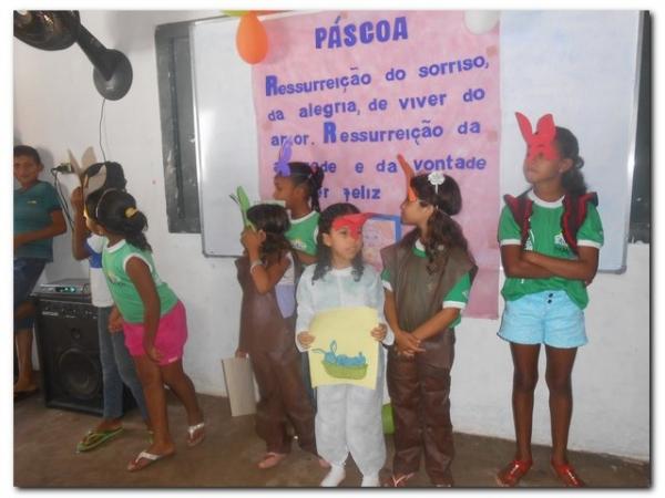 Escola Municipal Tia Nenen Brito comemora Dia do Índio, dia de Tiradentes, dia do Livro e a Páscoa - Imagem 30