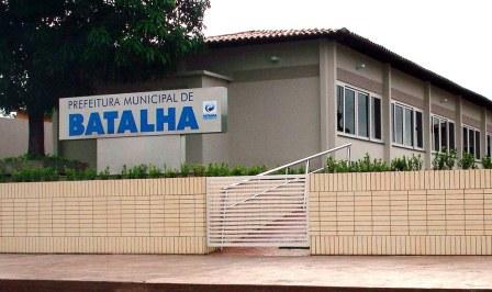 PREFEITURA RECUPERA ALGUMAS ESTRADAS NA ZONA RURAL DE BATALHA 