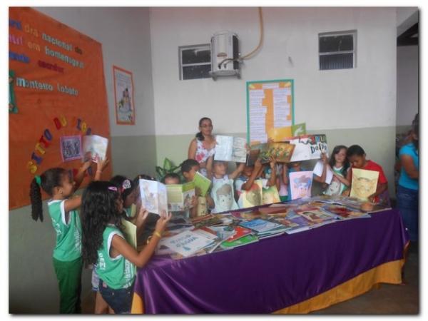 Escola Municipal Tia Nenen Brito comemora Dia do Índio, dia de Tiradentes, dia do Livro e a Páscoa - Imagem 15