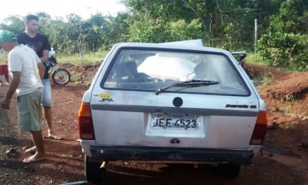 Colisão de veículos deixa 3 pessoas feridas e presas às ferragens - Imagem 2