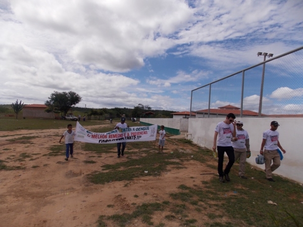 Secretaria de Saúde realiza “Dia D” de combate à dengue nas comunidades Melancias e Serrinha - Imagem 4