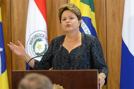 Prefeito Dr. Francisco participa de cerimônia com a presidente Dilma e assina convênio com a FUNASA - Imagem 4