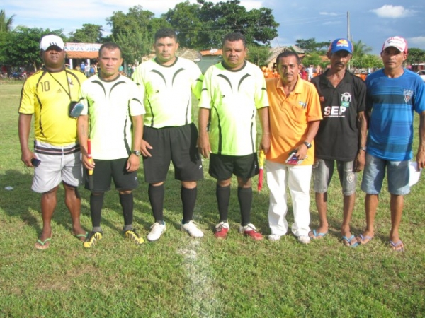 Grande final  de torneio de futebol Amador de campo em Miguel Alves - Imagem 9