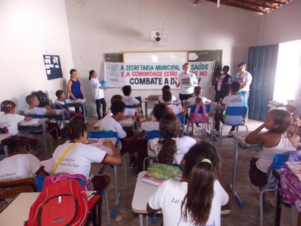 Secretaria municipal de Saúde realiza campanha preventiva contra a Dengue - Imagem 13