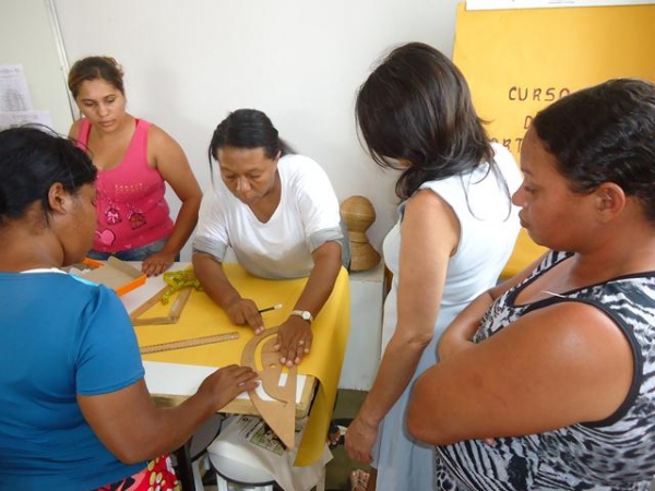Secretaria Municipal de Assistência Social Promove Curso de Corte e Costura - Imagem 7