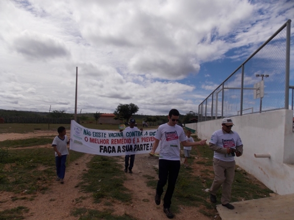 Secretaria de Saúde realiza “Dia D” de combate à dengue nas comunidades Melancias e Serrinha - Imagem 5