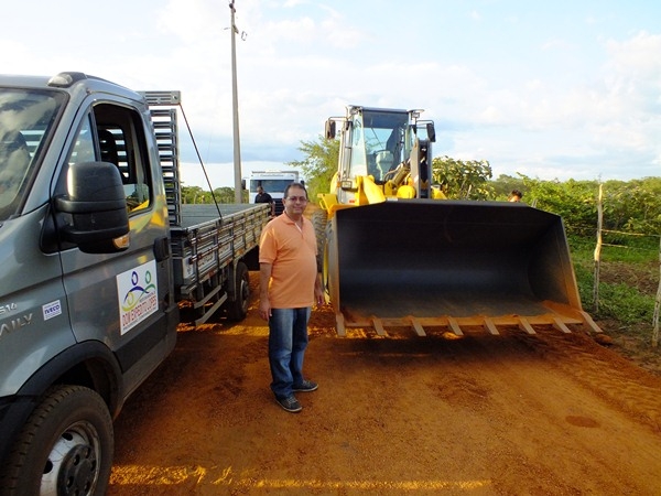 Prefeito Alecxo Belo visita obras de Recuperação de Estradas Rurais - Imagem 15