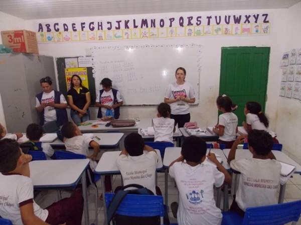Secretaria municipal de Saúde realiza campanha preventiva contra a Dengue - Imagem 17