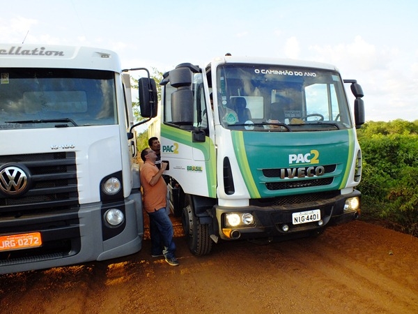 Prefeito Alecxo Belo visita obras de Recuperação de Estradas Rurais - Imagem 12