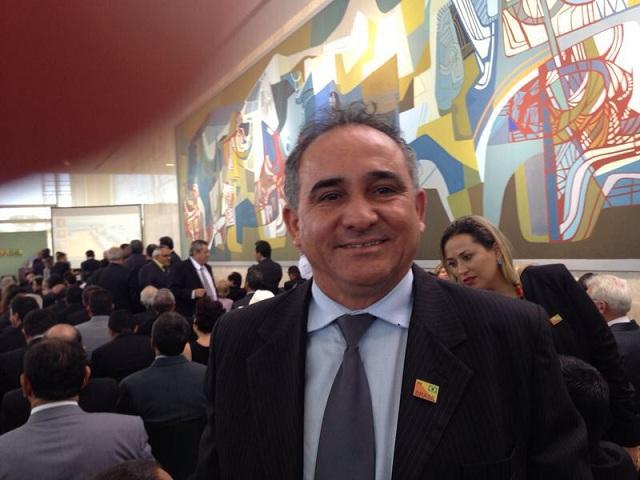 Prefeito Bernildo Val assina em Brasília convênio para abastecimento de água em Buriti dos Lopes