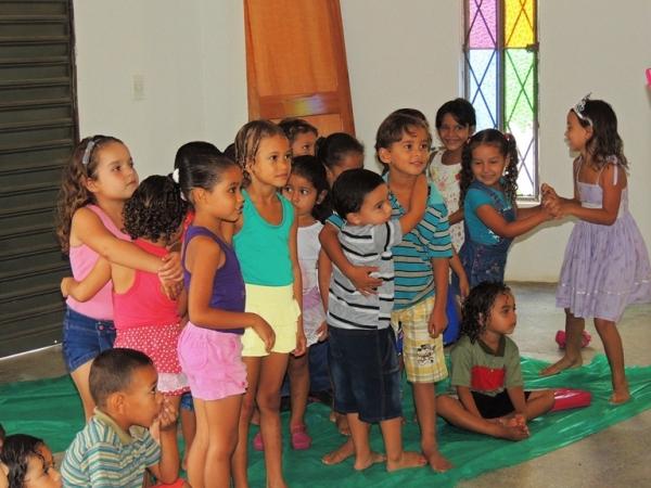 Crianças do Serviço de Convivência e Fortalecimento de Vínculo assistem peças teatrais - Imagem 7