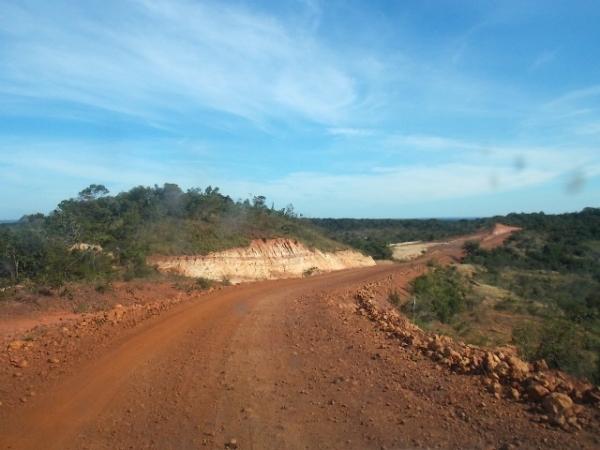 Retomada a obra de ligação da rede asfáltica da localidade Santa Fé a Canavieira - Imagem 5