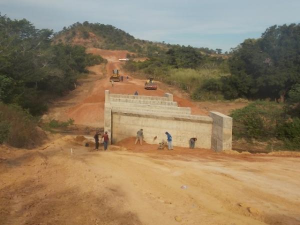 Retomada a obra de ligação da rede asfáltica da localidade Santa Fé a Canavieira - Imagem 3