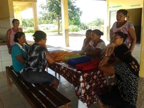 oficinas de geração de renda ensinam às mulheres da comunidade do município de Arraial - PI. - Imagem 4