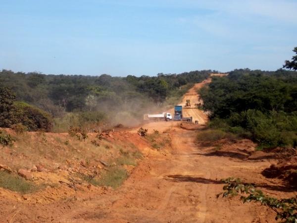 Retomada a obra de ligação da rede asfáltica da localidade Santa Fé a Canavieira - Imagem 4