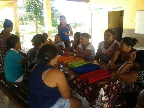 oficinas de geração de renda ensinam às mulheres da comunidade do município de Arraial - PI. - Imagem 9