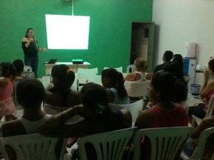 Psicologa do município de Arraial - PI realiza Palestra no CRAS sobre Saúde Mental.