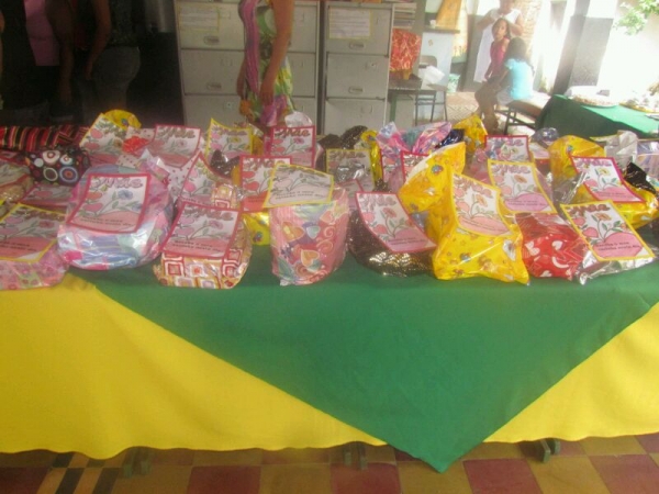 APAE realiza grande festa em homenagem às mães - Imagem 14