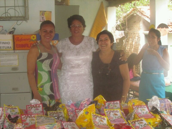 APAE realiza grande festa em homenagem às mães - Imagem 10