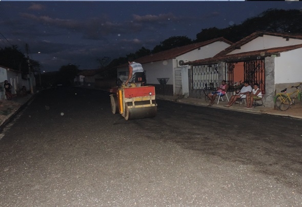 Rua João Pinheiro recebe pavimentação asfáltica e moradores já preparam festa de inauguração - Imagem 3