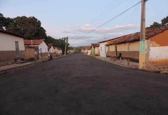 Rua João Pinheiro recebe pavimentação asfáltica e moradores já preparam festa de inauguração - Imagem 1