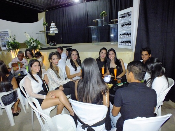 Festa de 15 anos com grande estilo em Dom Expedito Lopes - Imagem 60