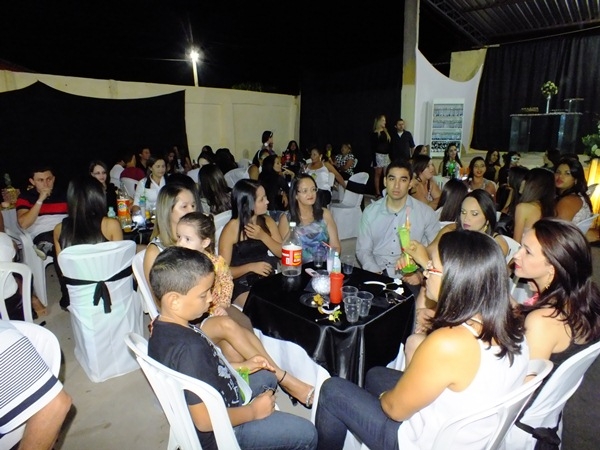 Festa de 15 anos com grande estilo em Dom Expedito Lopes - Imagem 65
