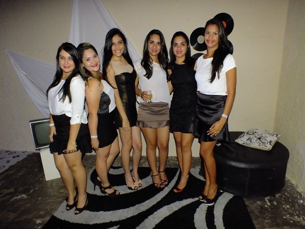 Festa de 15 anos com grande estilo em Dom Expedito Lopes - Imagem 28