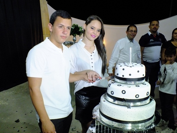 Festa de 15 anos com grande estilo em Dom Expedito Lopes - Imagem 46