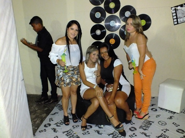 Festa de 15 anos com grande estilo em Dom Expedito Lopes - Imagem 35
