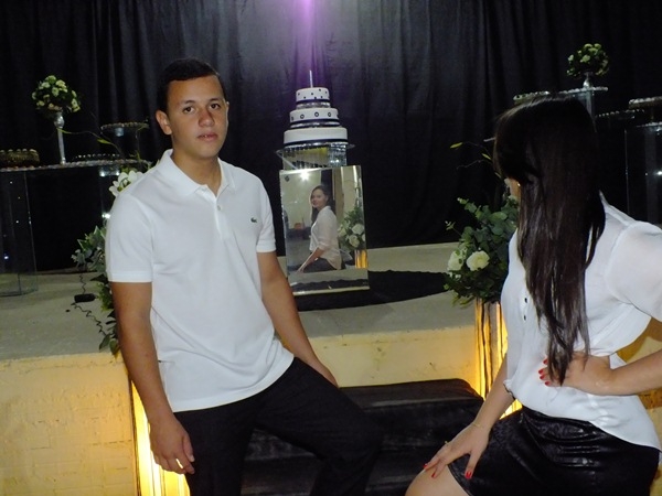 Festa de 15 anos com grande estilo em Dom Expedito Lopes - Imagem 5